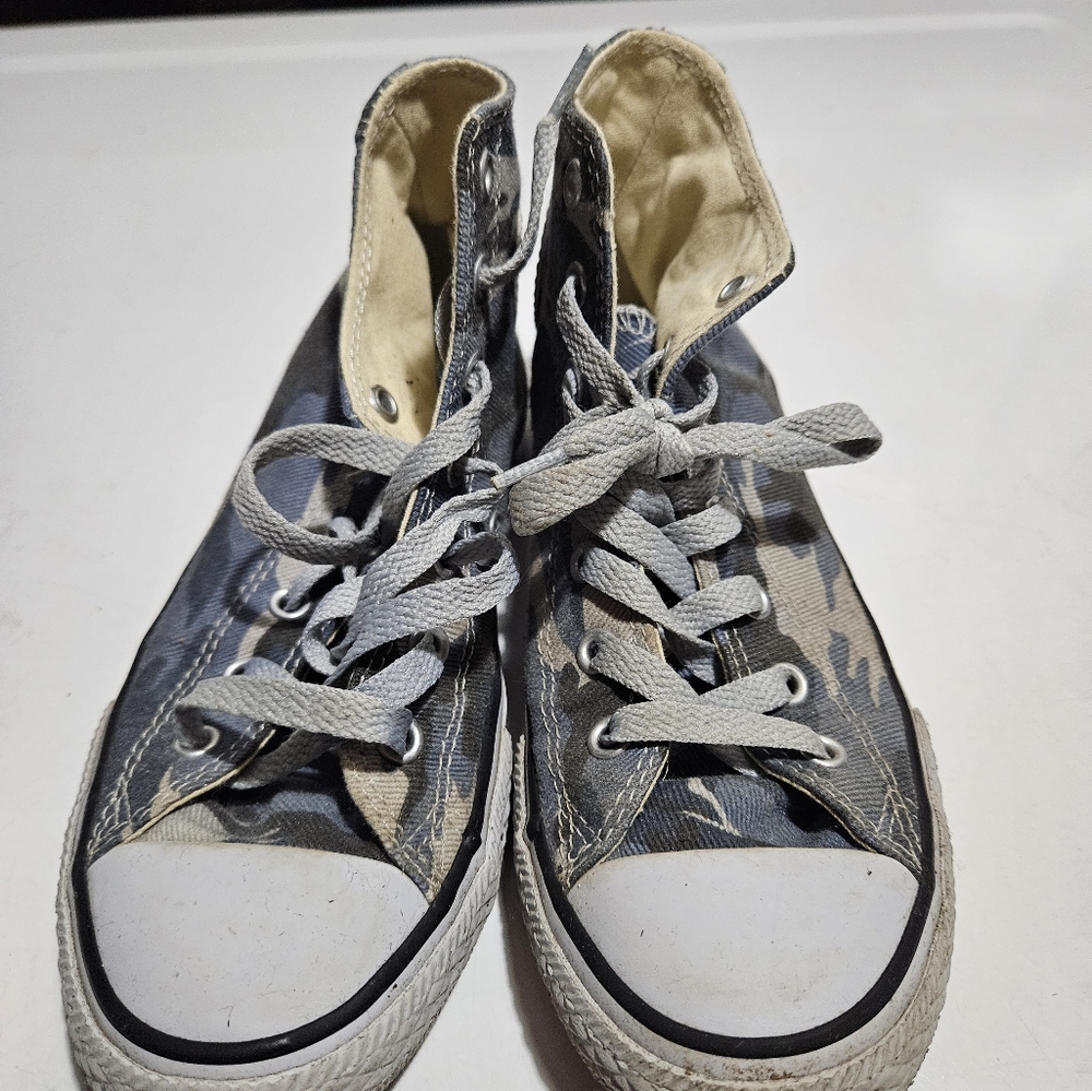 Good used kids high top converse